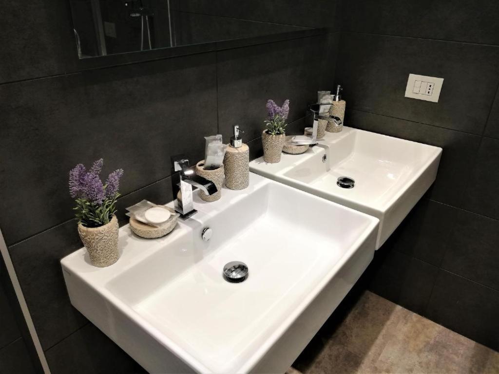 La Corte Luxury Apartment Milan Bagian luar foto